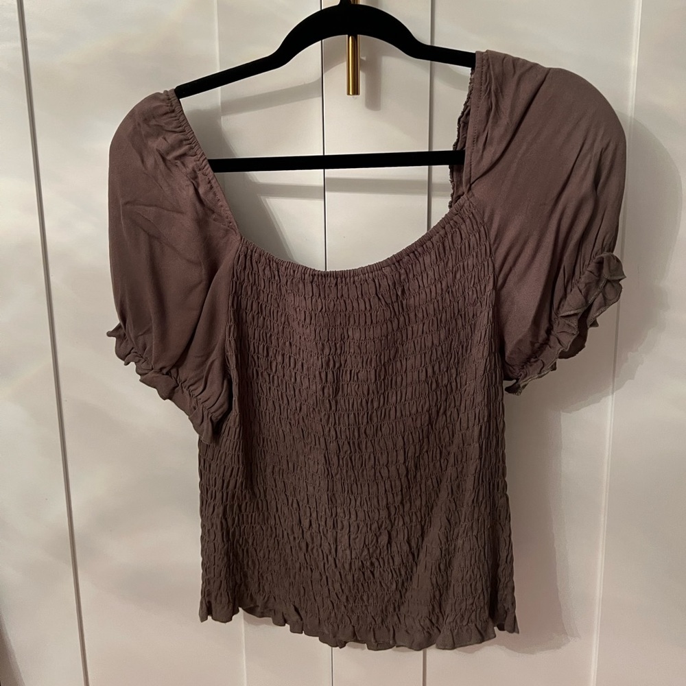 Green puff sleeve top